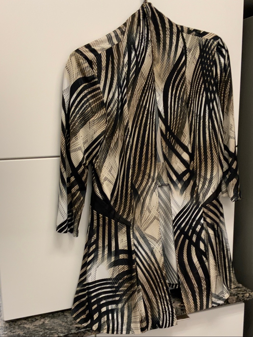 FRANK LYMAN DESIGN Abstract Wave Print Open Front Cardigan in Black, Cream & Tan